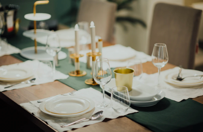 dining-table.png dining-table.png