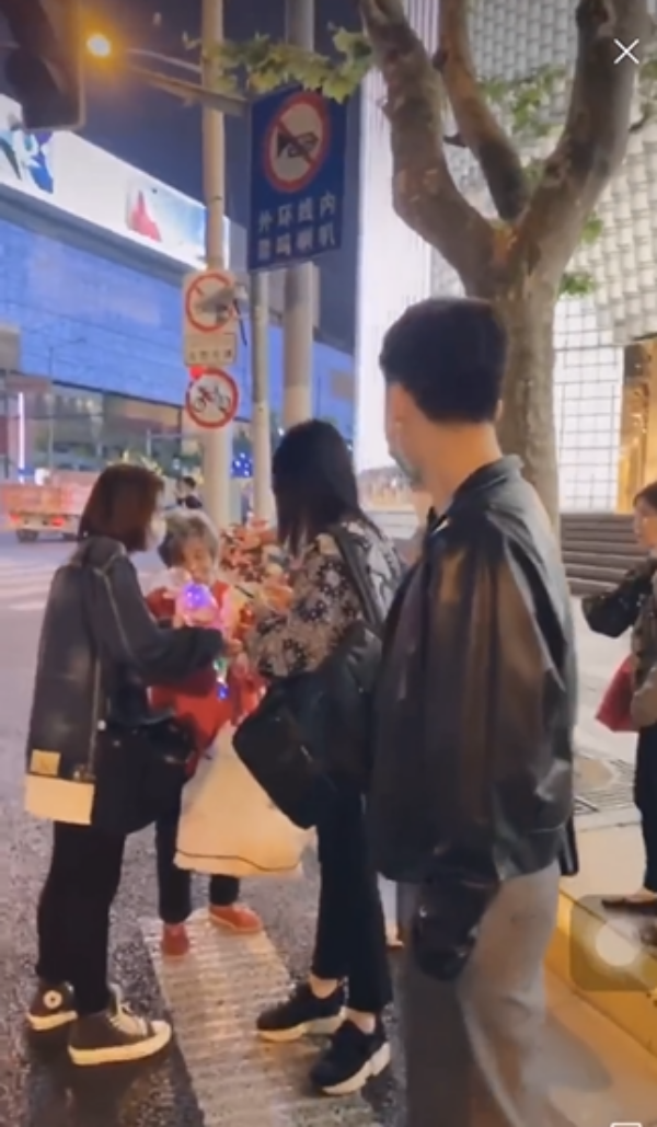 lee_04.png lee_04.png