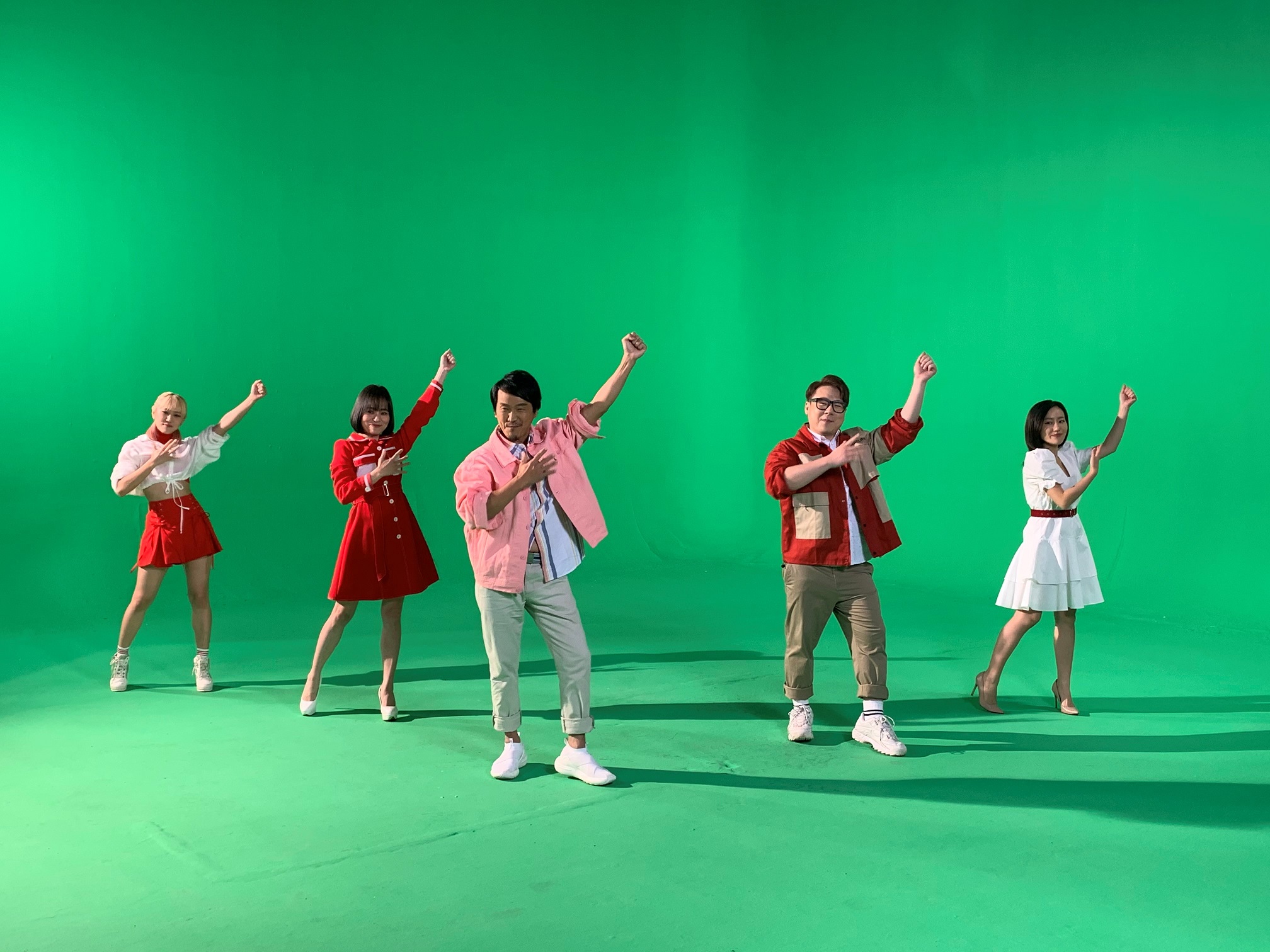 欢喜台代表有陈昭伶(左起)、陈薇芝、黄一飞、林震前和黄毓敏。.jpg 欢喜台代表有陈昭伶(左起)、陈薇芝、黄一飞、林震前和黄毓敏。.jpg
