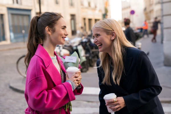 emilyinparis5.jpg emilyinparis5.jpg