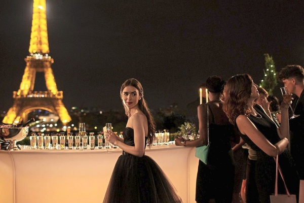 emilyinparis2.jpg emilyinparis2.jpg