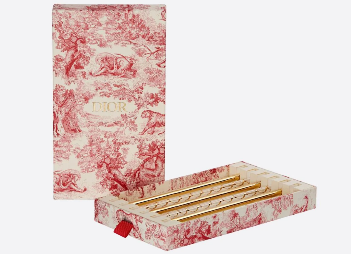 dior-straw.png dior-straw.png