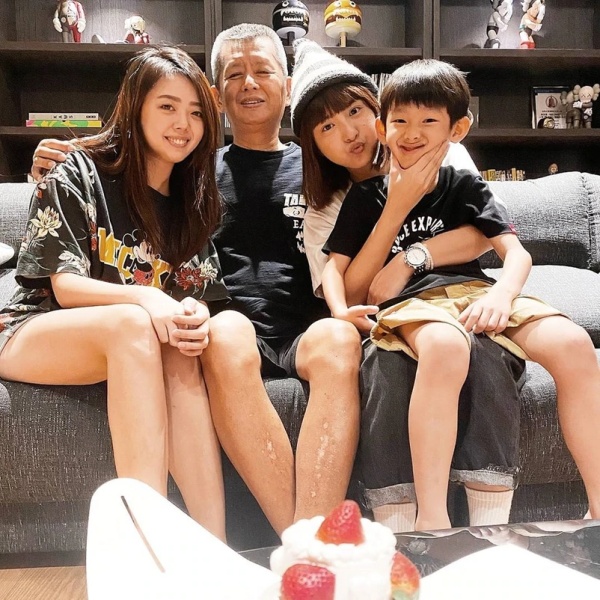 family_02.jpg family_02.jpg