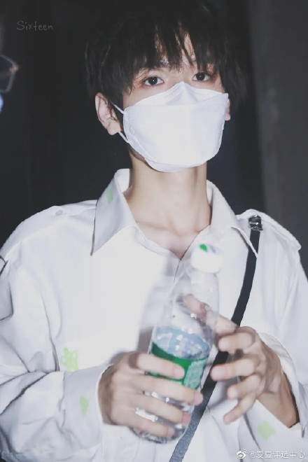 006yvfS1gy1gj1zg3713sj30u018zkab.jpg 006yvfS1gy1gj1zg3713sj30u018zkab.jpg