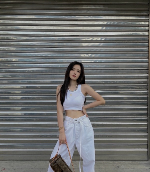 yi_02.jpg yi_02.jpg