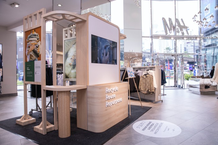 Find-out-more-about-how-H_M-aims-to-make-environmentally-friendly-shopping-easier-at-the-photo-worthy-in-store-sustainability-exhibition.jpg Find-out-more-about-how-H_M-aims-to-make-environmentally-friendly-shopping-easier-at-the-photo-worthy-in-store-sustainability-exhibition.jpg