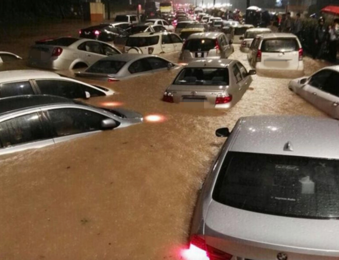 car-meet-flood.png