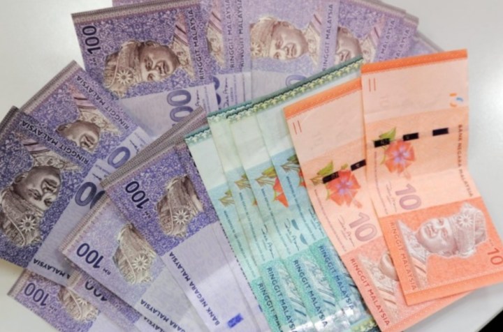 出国在外如果有大量现金要更谨慎，记得财不可露眼