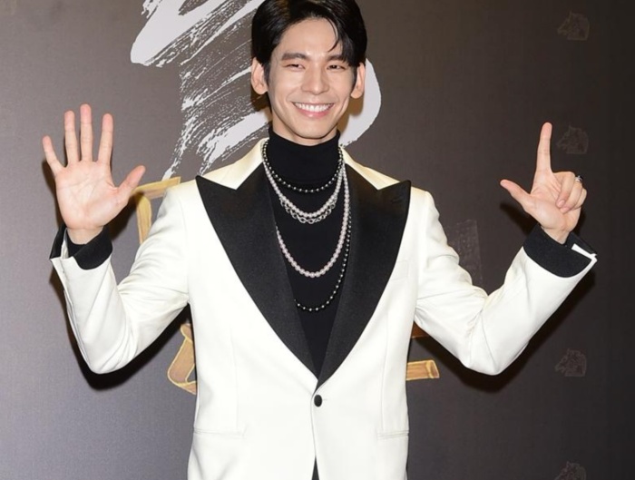 林柏宏西装佩戴mikimoto珍珠项链