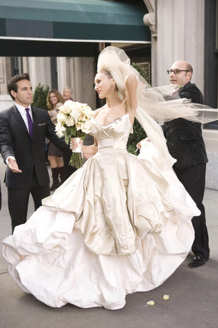 《欲望都市》Carrie穿的婚纱出自Vivienne Westwood