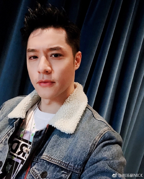 周汤豪IG公开粉丝“屁股蛋”照片
