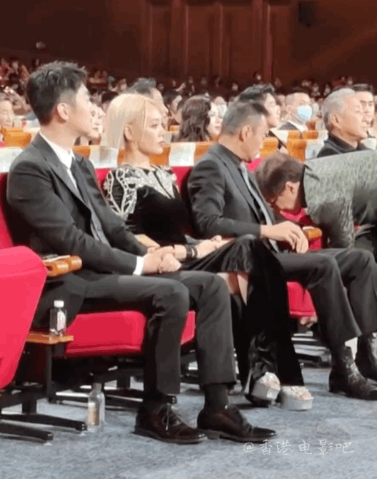 成龙修椅子