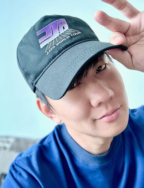 林俊杰不慎摔倒