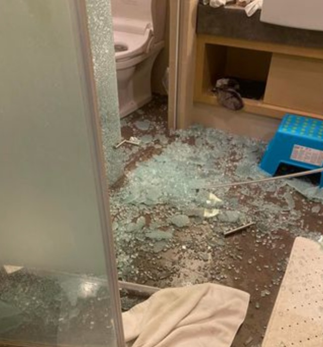 浴室玻璃容易因为碰撞、尖锐物撞击而自爆