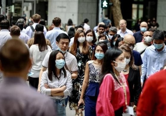 密集人群戴口罩