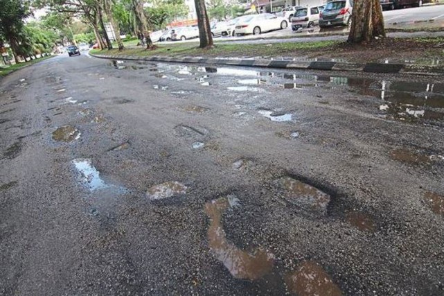 马来西亚道路窟窿