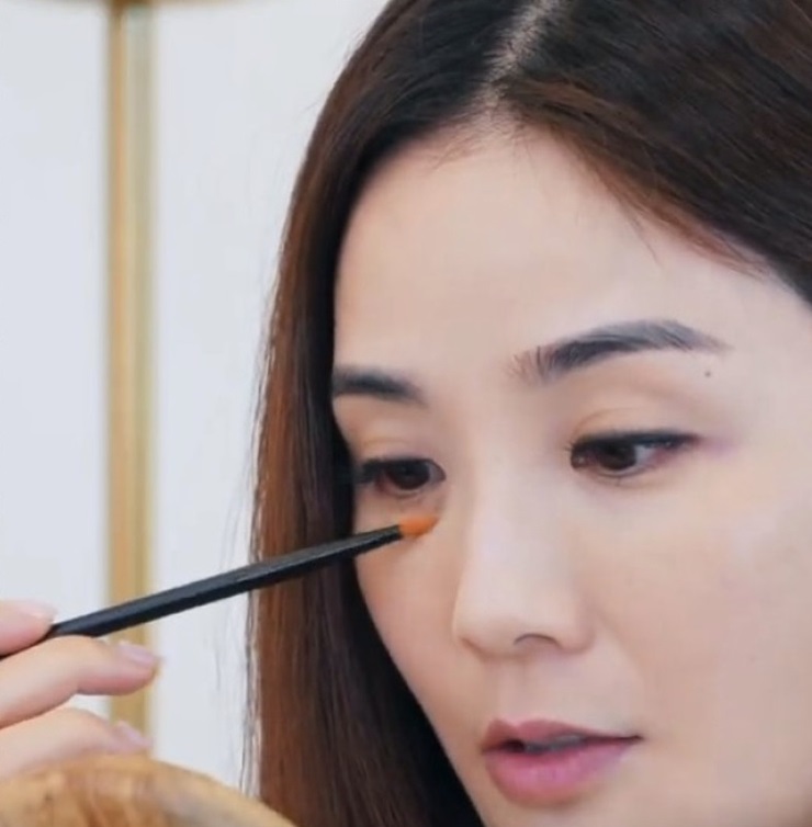阿sa遮黑眼圈技巧