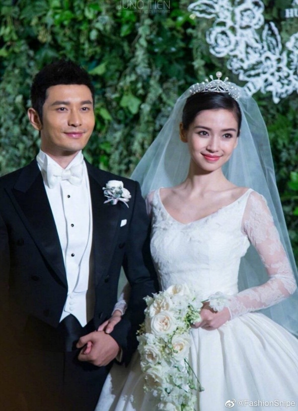Angelababy现身寺庙