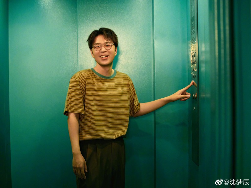 沈梦辰同框杜海涛庆生放闪