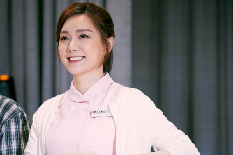 汤洛雯一脚踏十船