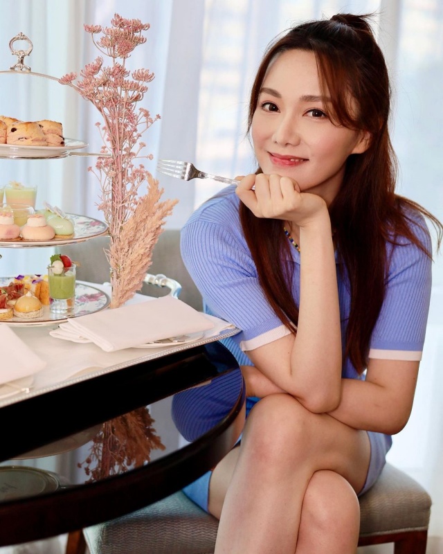 汤洛雯一脚踏十船