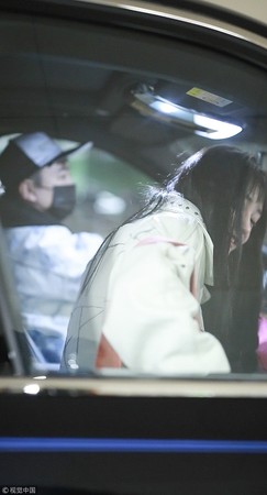 周姓女艺人遭渣男劈腿