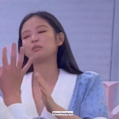 BLACKPINK Jennie强忍泪水