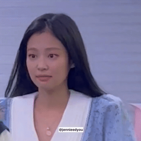 BLACKPINK Jennie强忍泪水