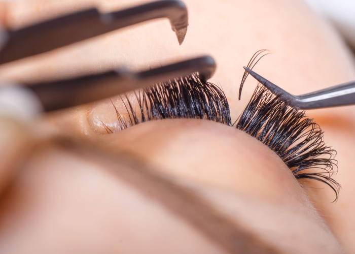 接睫毛不允许拍护照照片