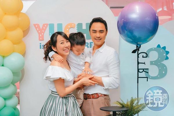 明道一家三口合照