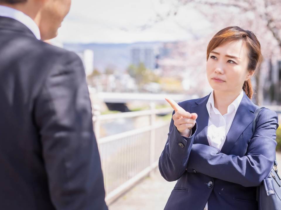 被否定