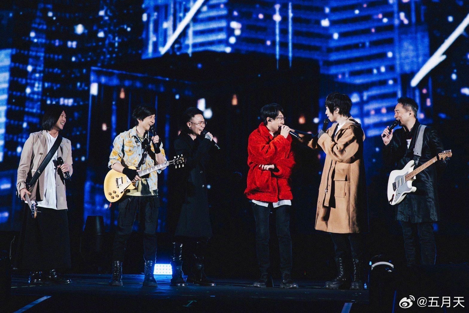 刘若英、陈绮贞、丁当声援五月天