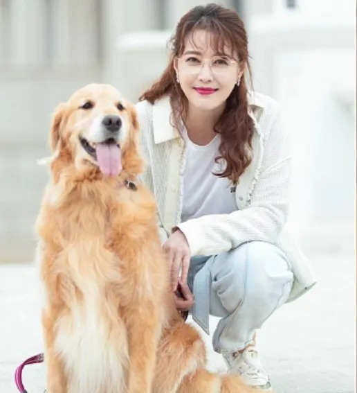 周海媚爱犬