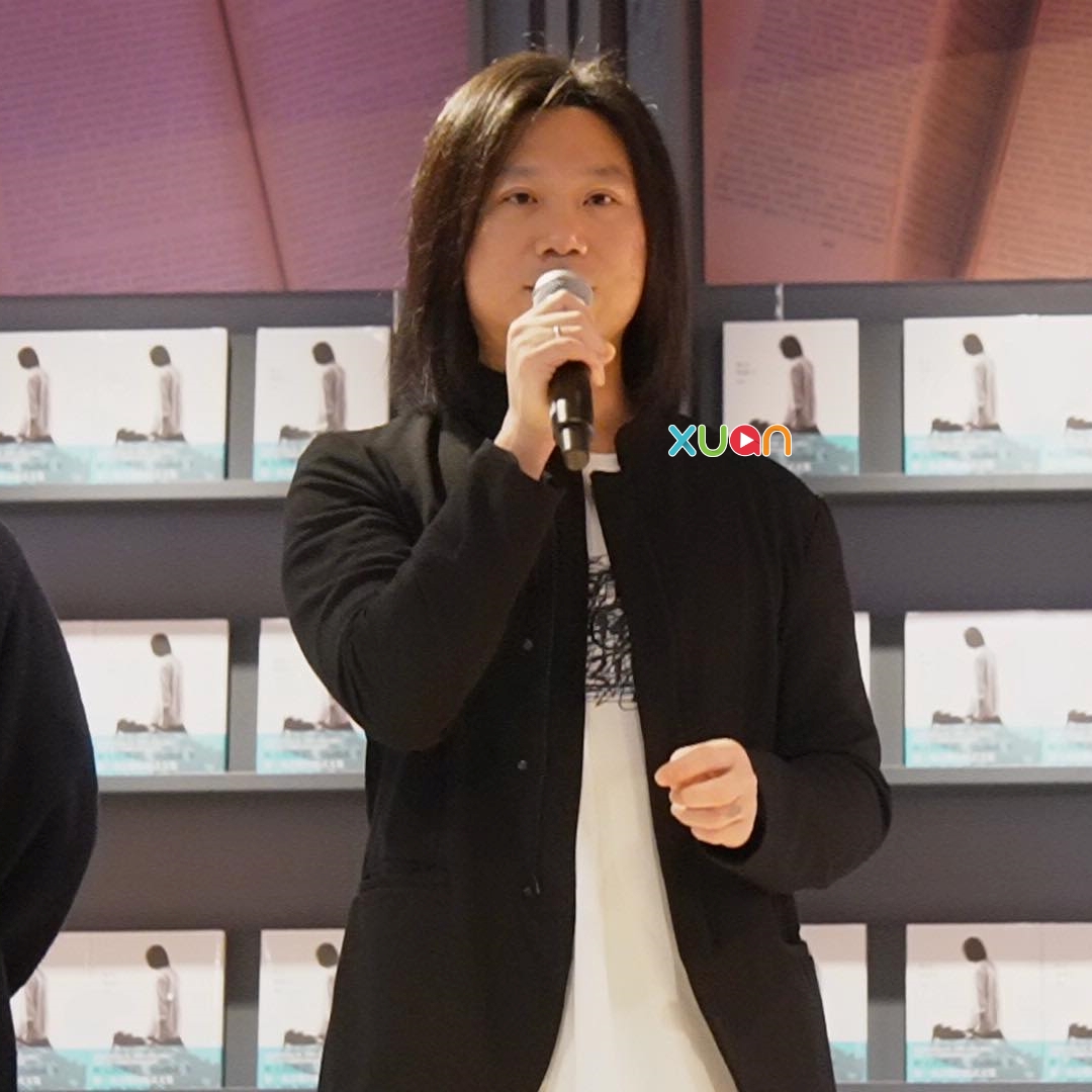 玛莎签书会满满人潮