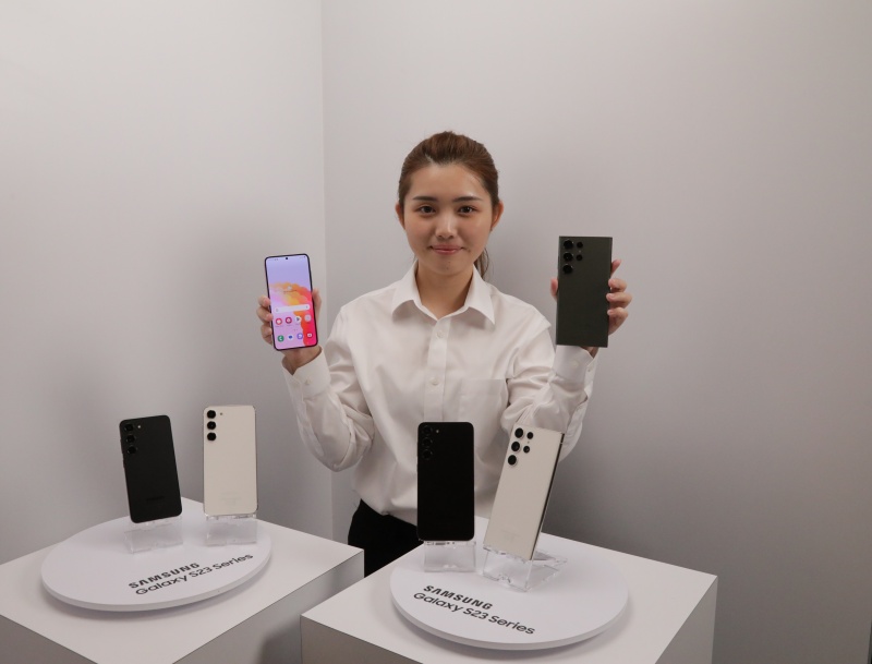 Model With Phone