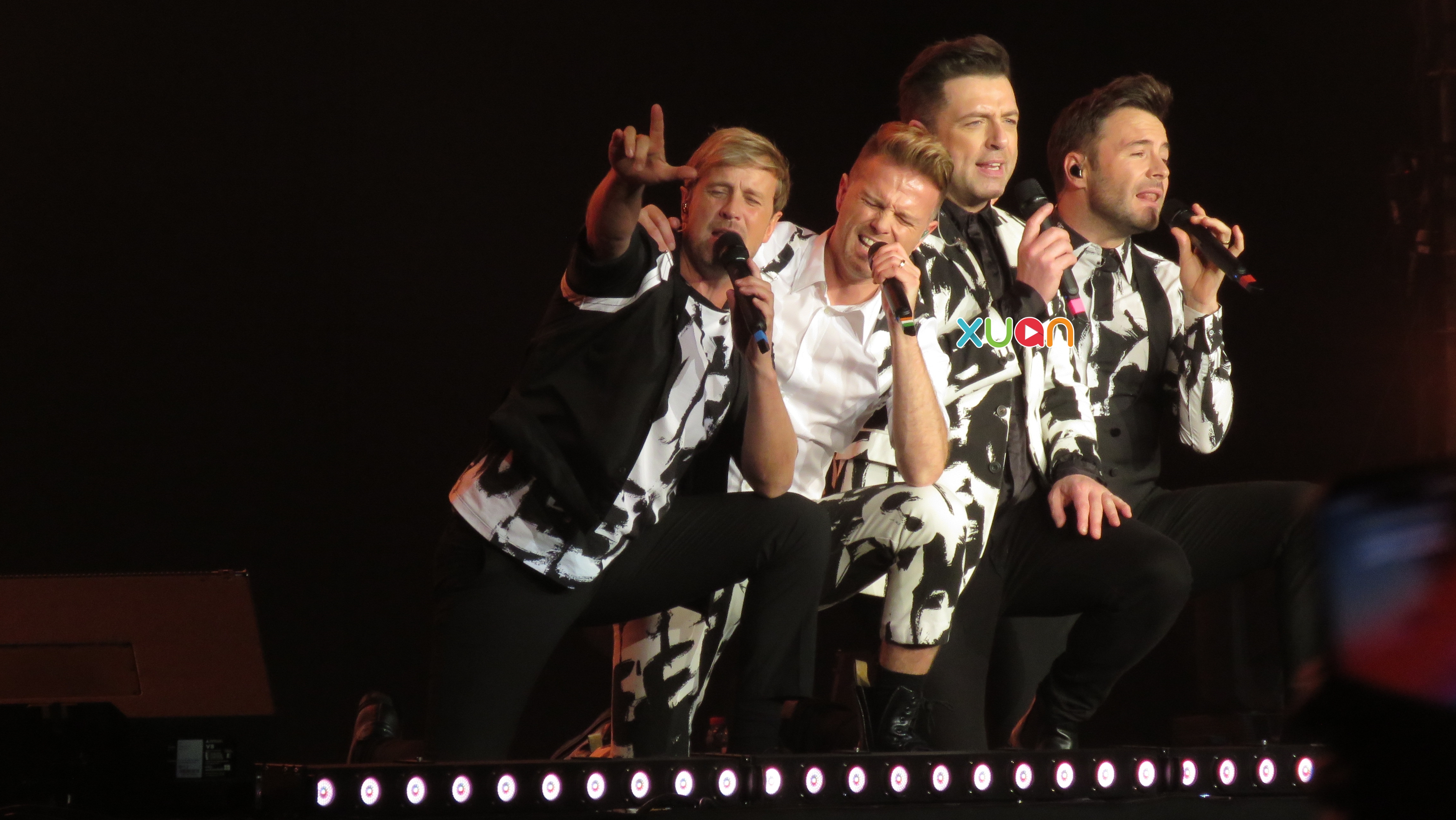 Westlife笑大马粉丝：老了！