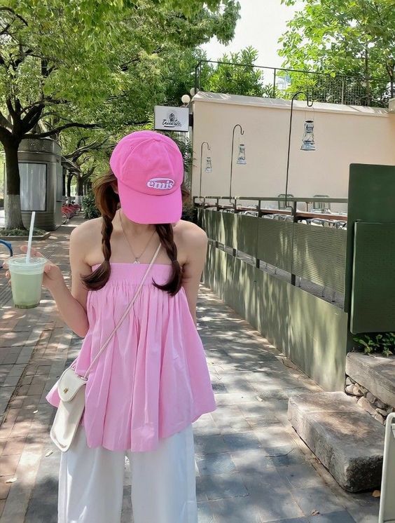 亮色打扮提高磁场