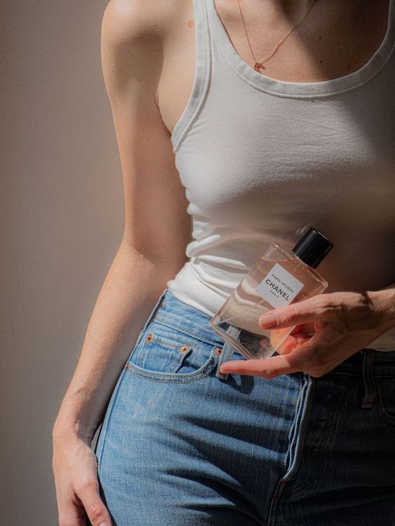 腰腹两侧喷香水