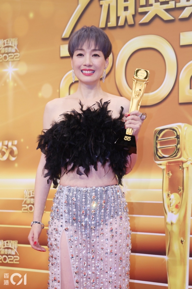 《万千星辉》江美仪被寸是乌鸡