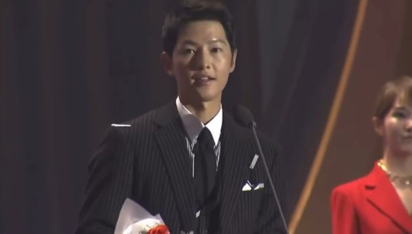 宋仲基9月公开放闪