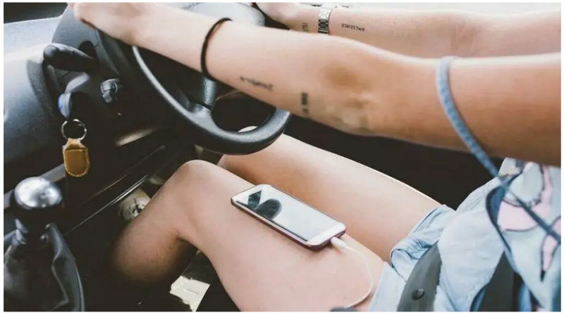 Drive no phone on leg