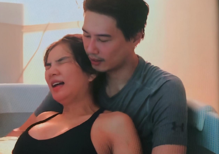 台湾艺人Ella选择了水中生产