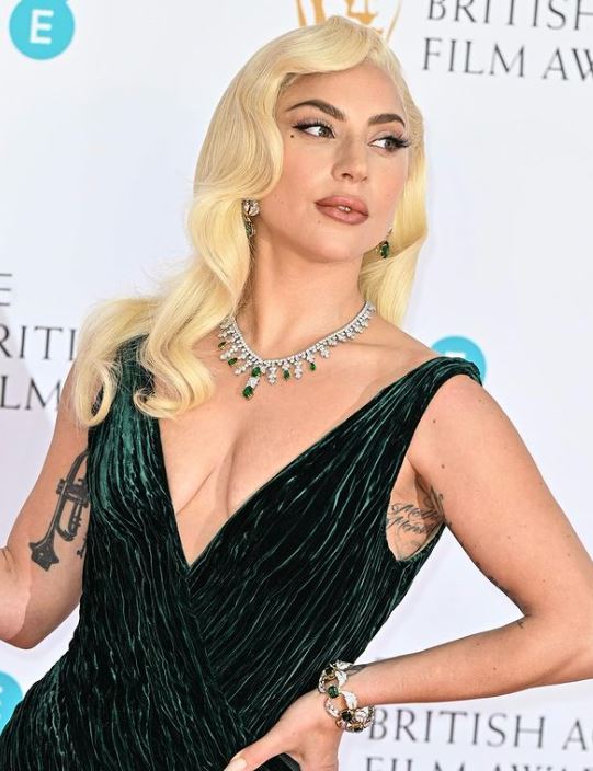 lady-gaga-礼服