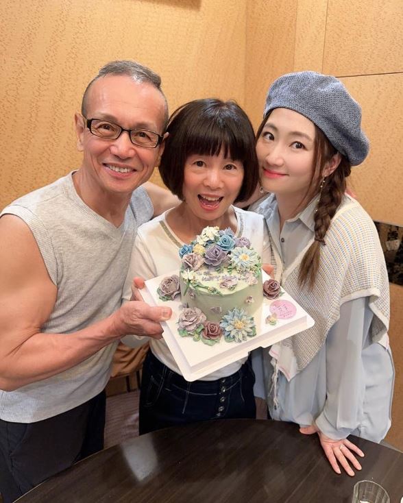 selina和家人