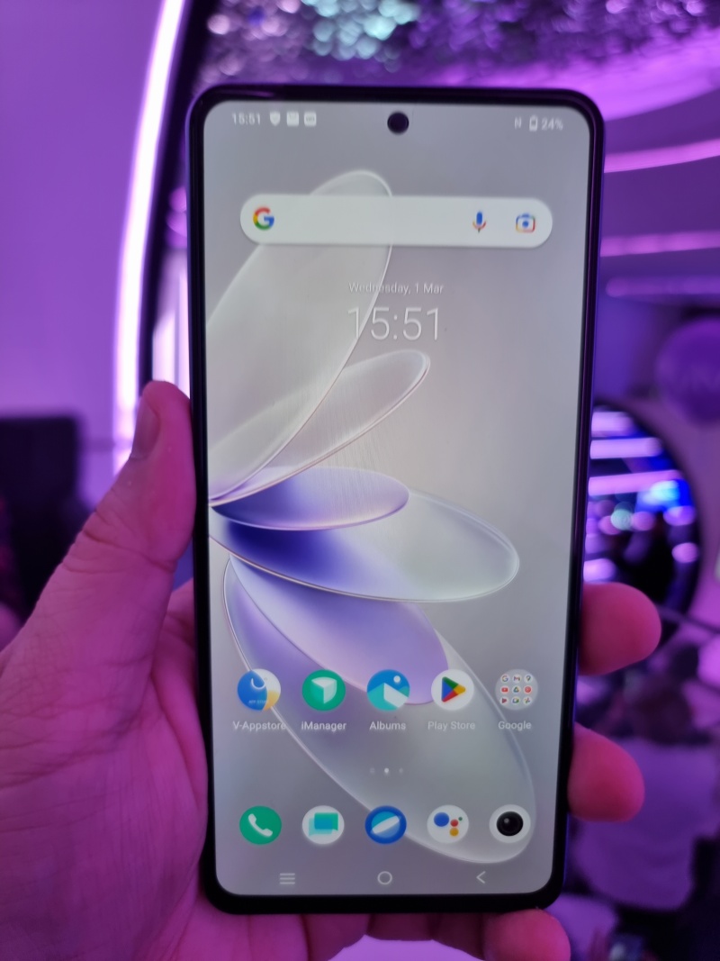 vivo V27e Front Look