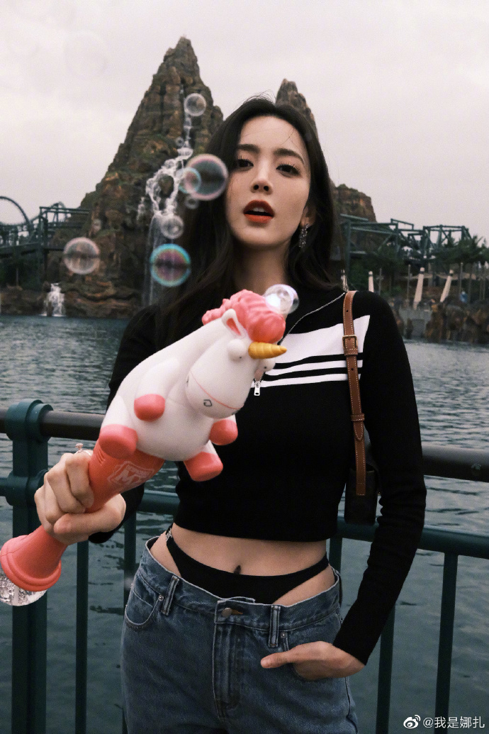 古力娜扎服装惹议