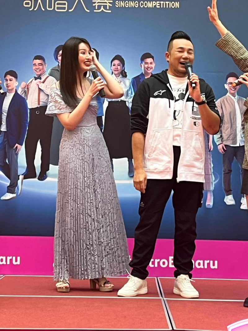 《诈骗女皇》