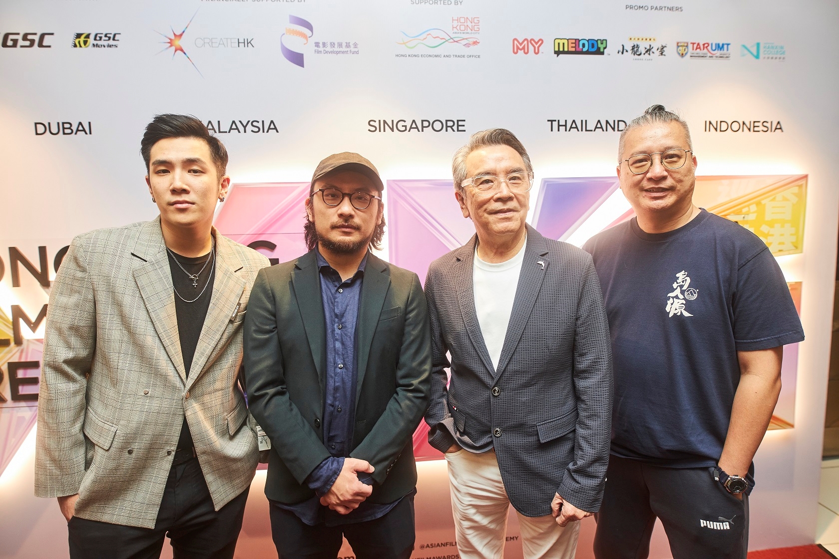 左起为姜卓文、导演简君晋、姜大卫、导演黄浩然