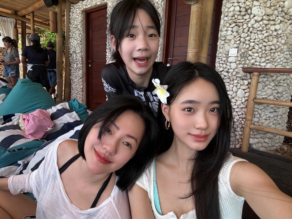 小S 16、12岁女儿参与画展