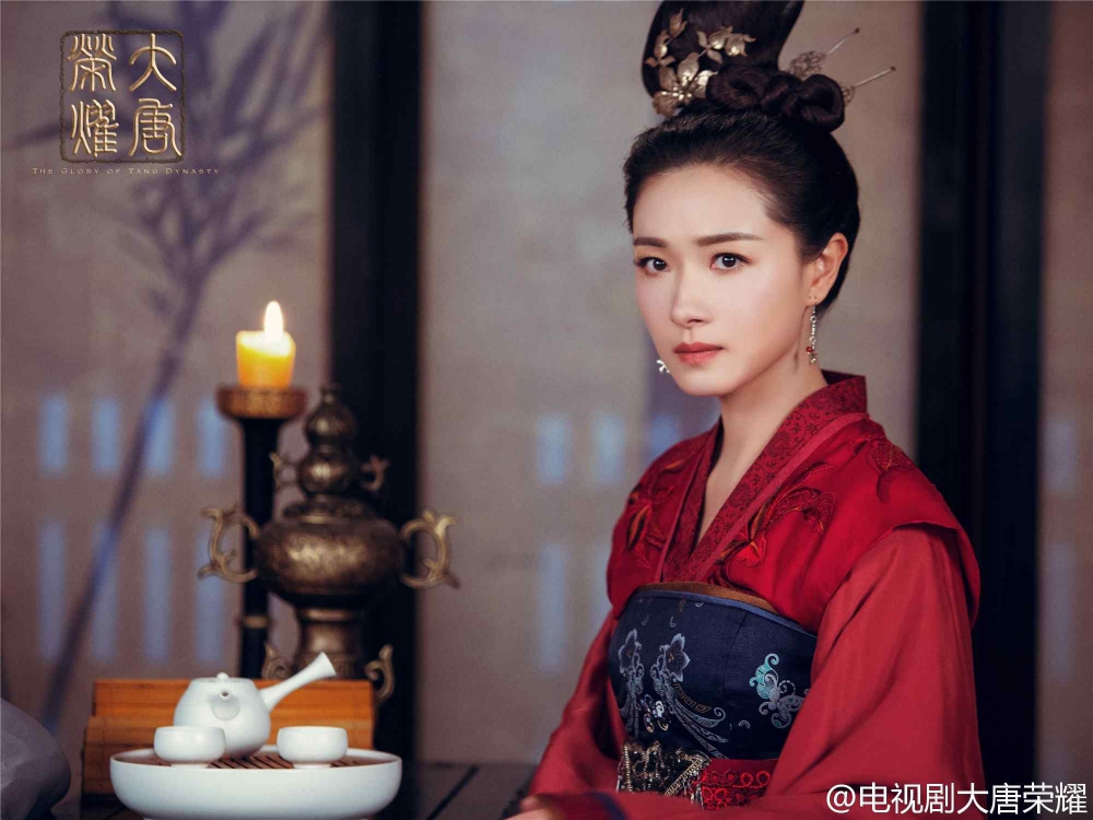 万茜